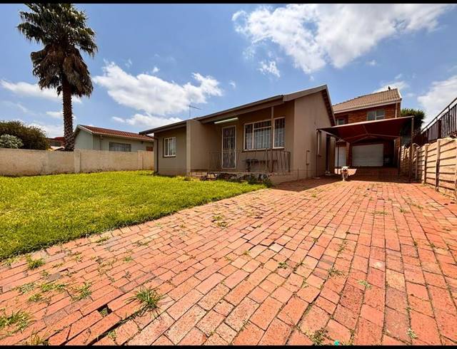 3 BEDROOM HOUSE FOR SALE IN SOPHIATOWN